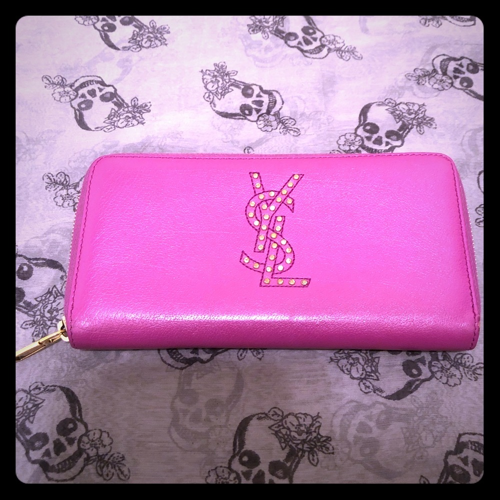 🔥YSL Studded Logo Zippy Wallet🔥
